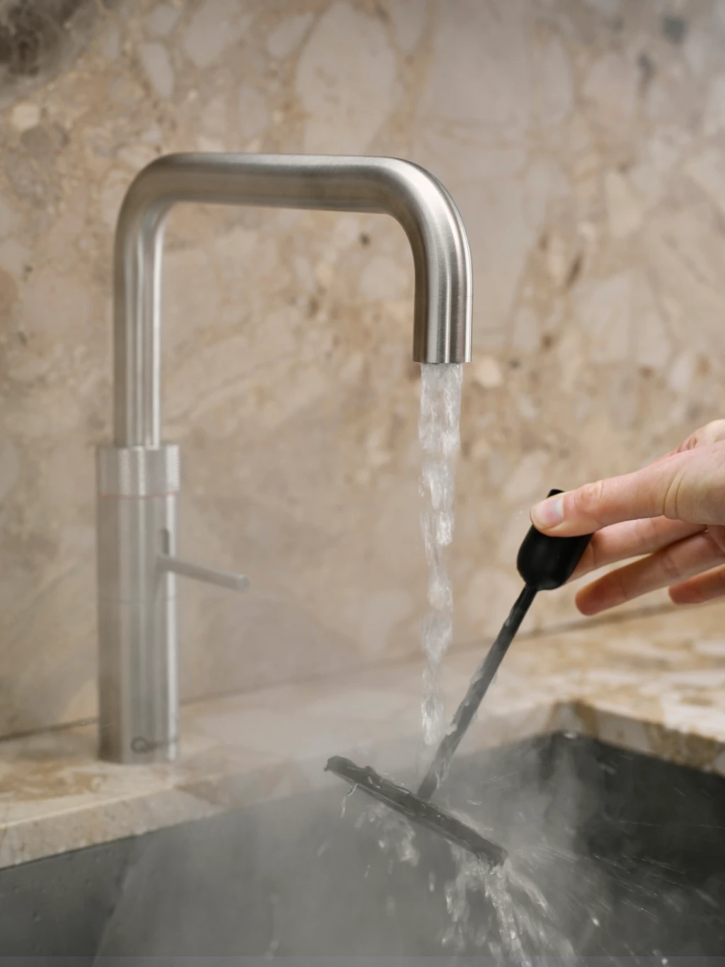 Quooker Q224 Square RVS Anvend 5.jpg